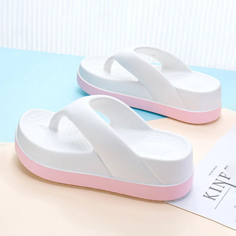 pantoufle Tendance 2025 femme couleur blanc