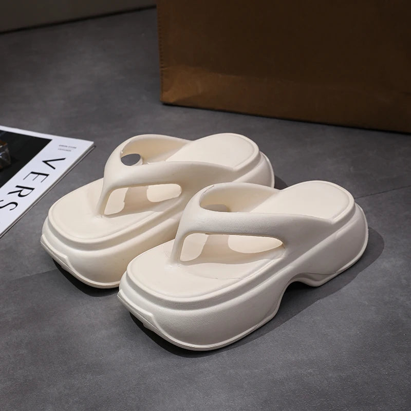Jolies pantoufles décontractées pour femmes couleur blanche