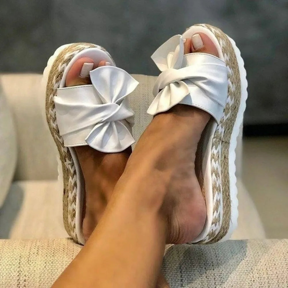 Pantoufle élégante femme couleur blanc
