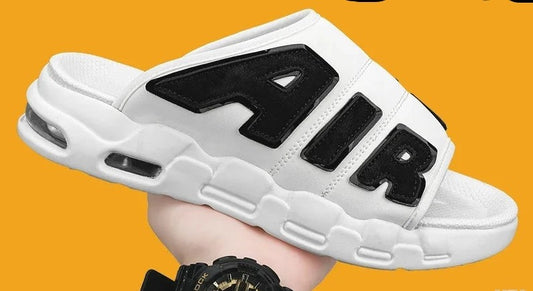 grosse pantoufle couleur blanc noir