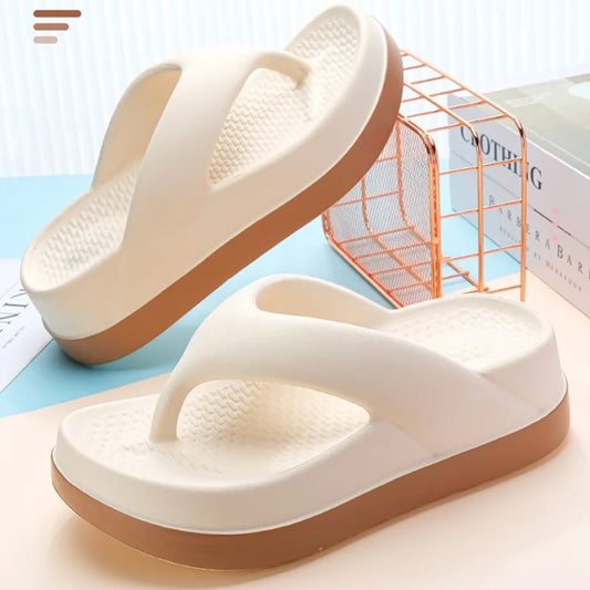 pantoufle Tendance 2025 femme  couleur  beige