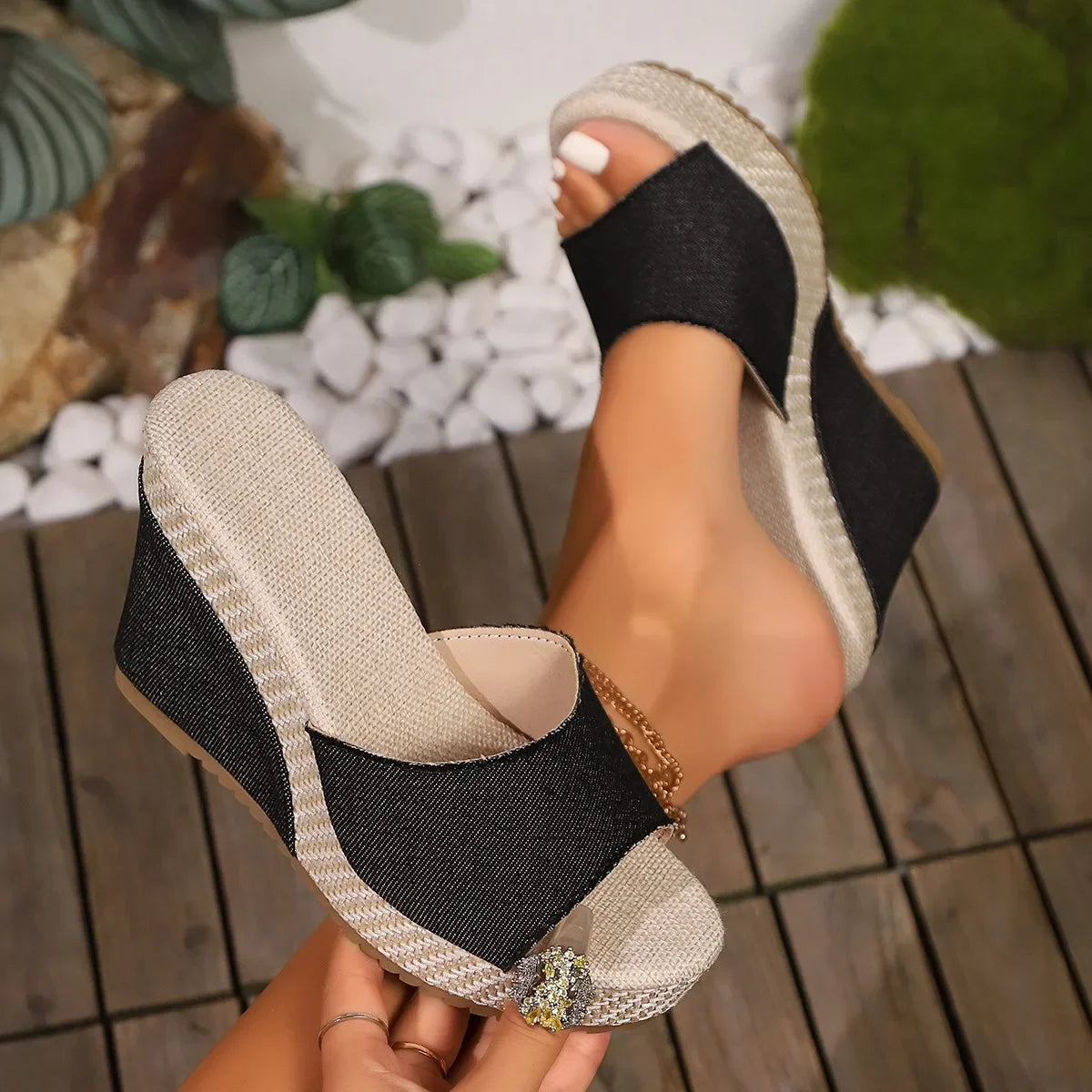 pantoufle avec talon  pour femme couleur noir