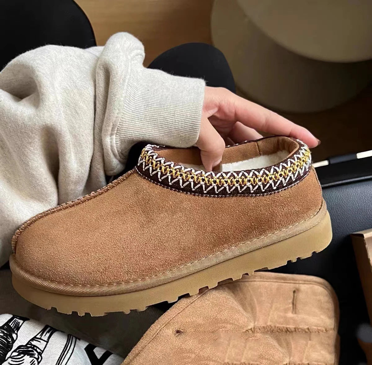 pantoufle mini botte couleur caramel