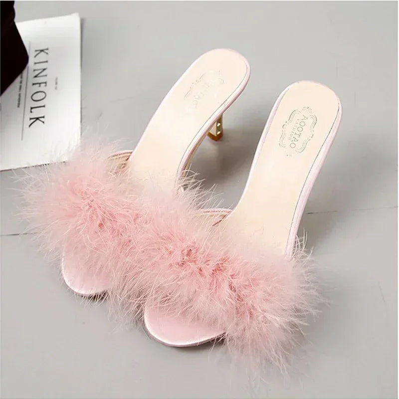 pantoufle mules à fourrure et a talon couleur rose