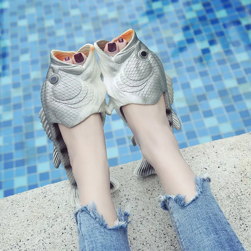 pantoufle poisson gris