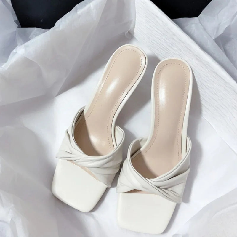 pantoufle tendance femme avec talon couleur blanc